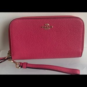 Coach F53891. Pebbled Leather double zip accordion wallet. Bright Pink